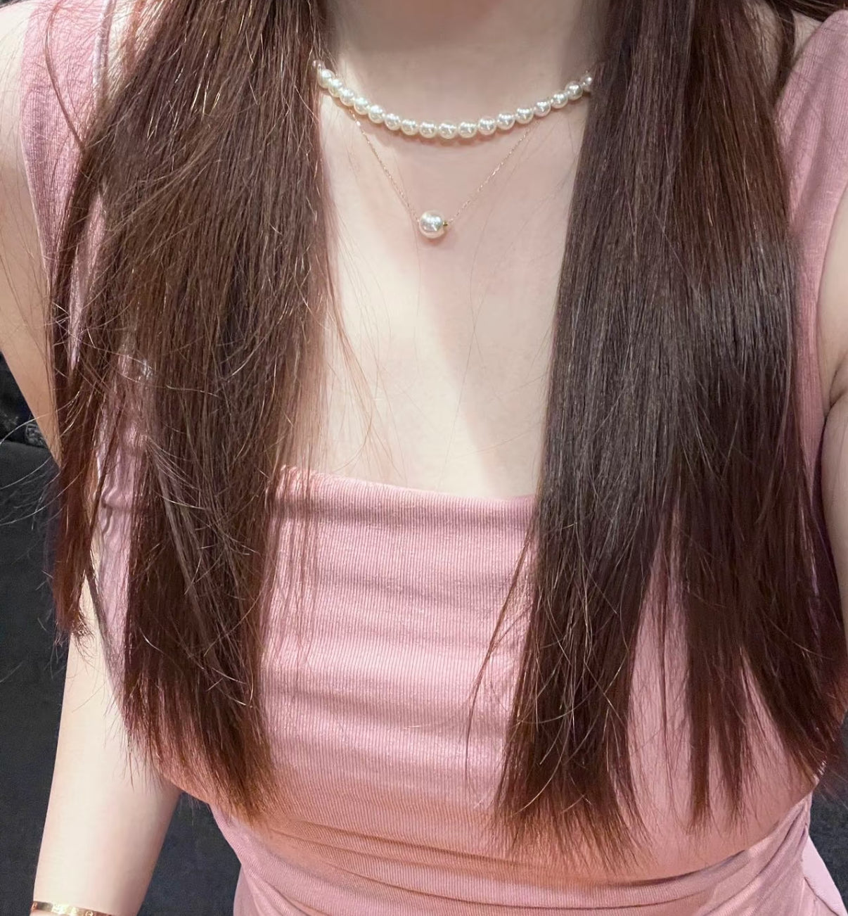 路路通项链.Pearl necklace: Akoya, 8.5-9mm, white base with pink overtones, round shape, very good luster, slightly imperfect. The necklace chain is made of 18K gold.