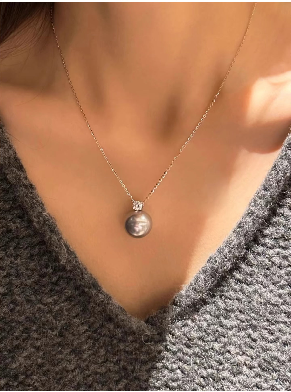大溪地戴妃项链Diana-Inspired Tahitian Pearl Pendant with 11mm Pearl, 18k White Gold, and 0.1 Carat