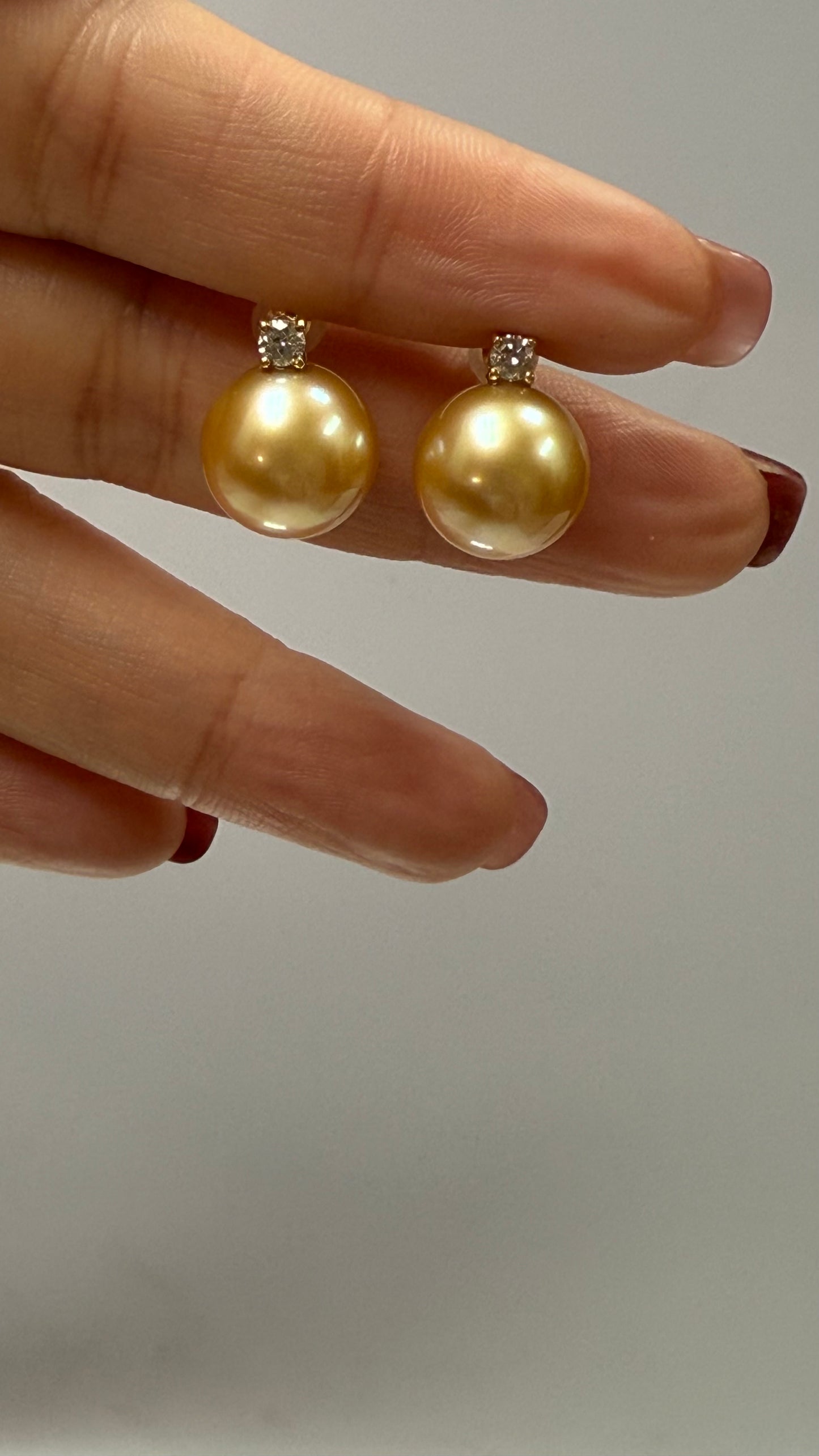 戴妃耳钉：11-12mm Golden Pearl Dangly Earrings with D-0.10