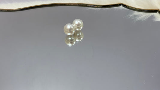 澳白面包形状耳钉13mm.Australian White Pearl Bread Shape, 13mm, Phoenix Mini Card. Blue base with pink overtone, extremely bright luster, minor flaws.