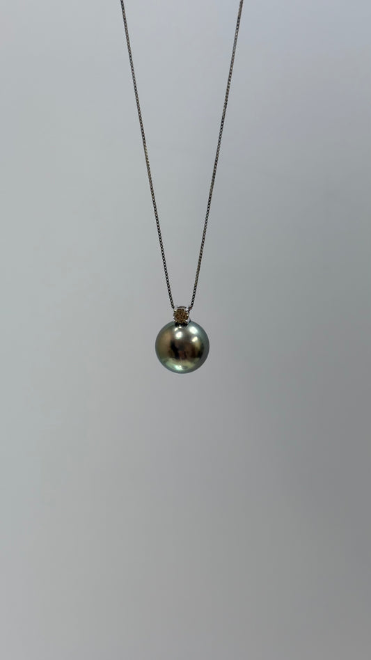 大溪地戴妃项链Diana-Inspired Tahitian Pearl Pendant with 11mm Pearl, 18k White Gold, and 0.1 Carat