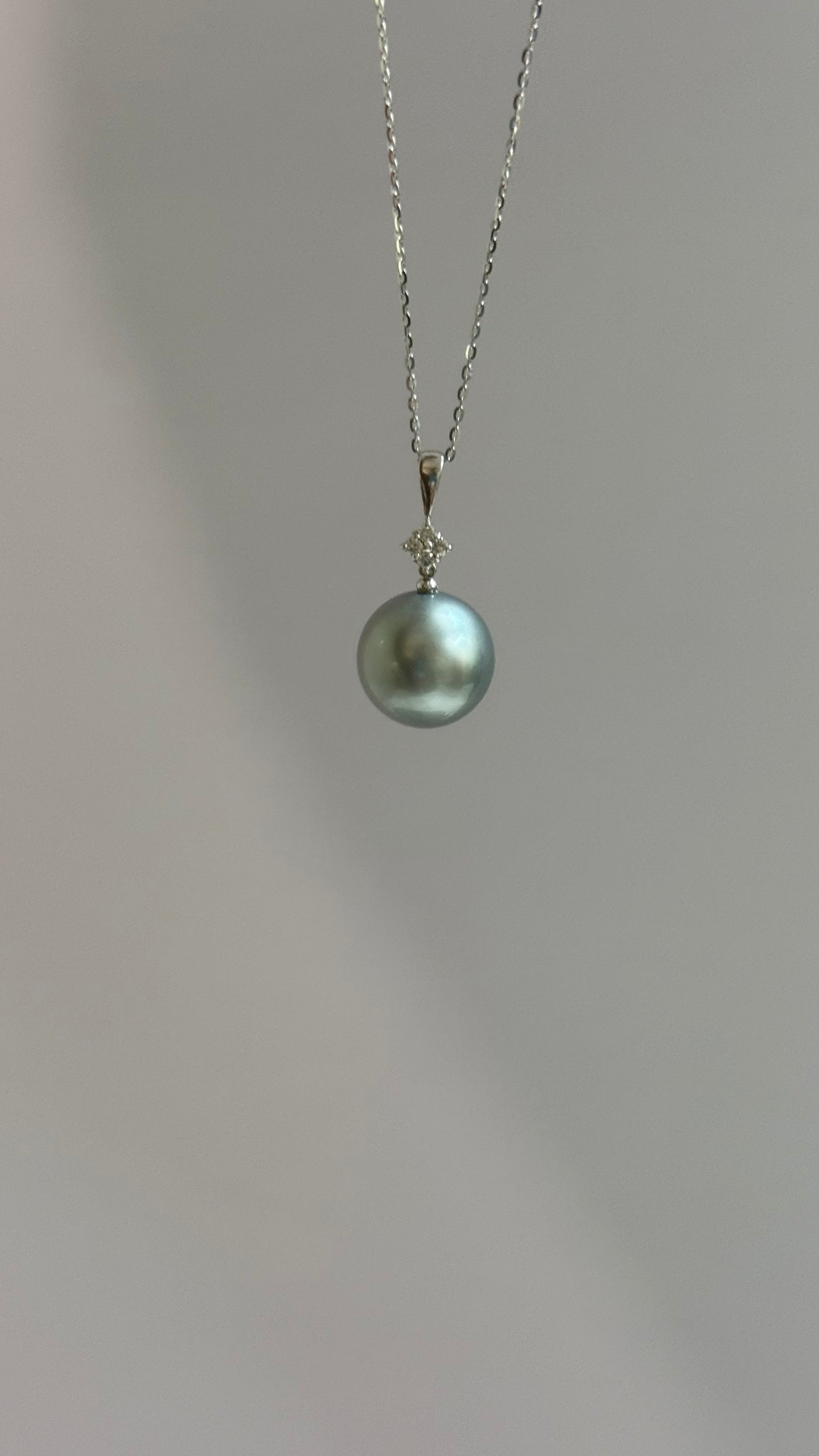海洋蓝铂金灰11mm吊坠项链D-0.05ct、18kWG