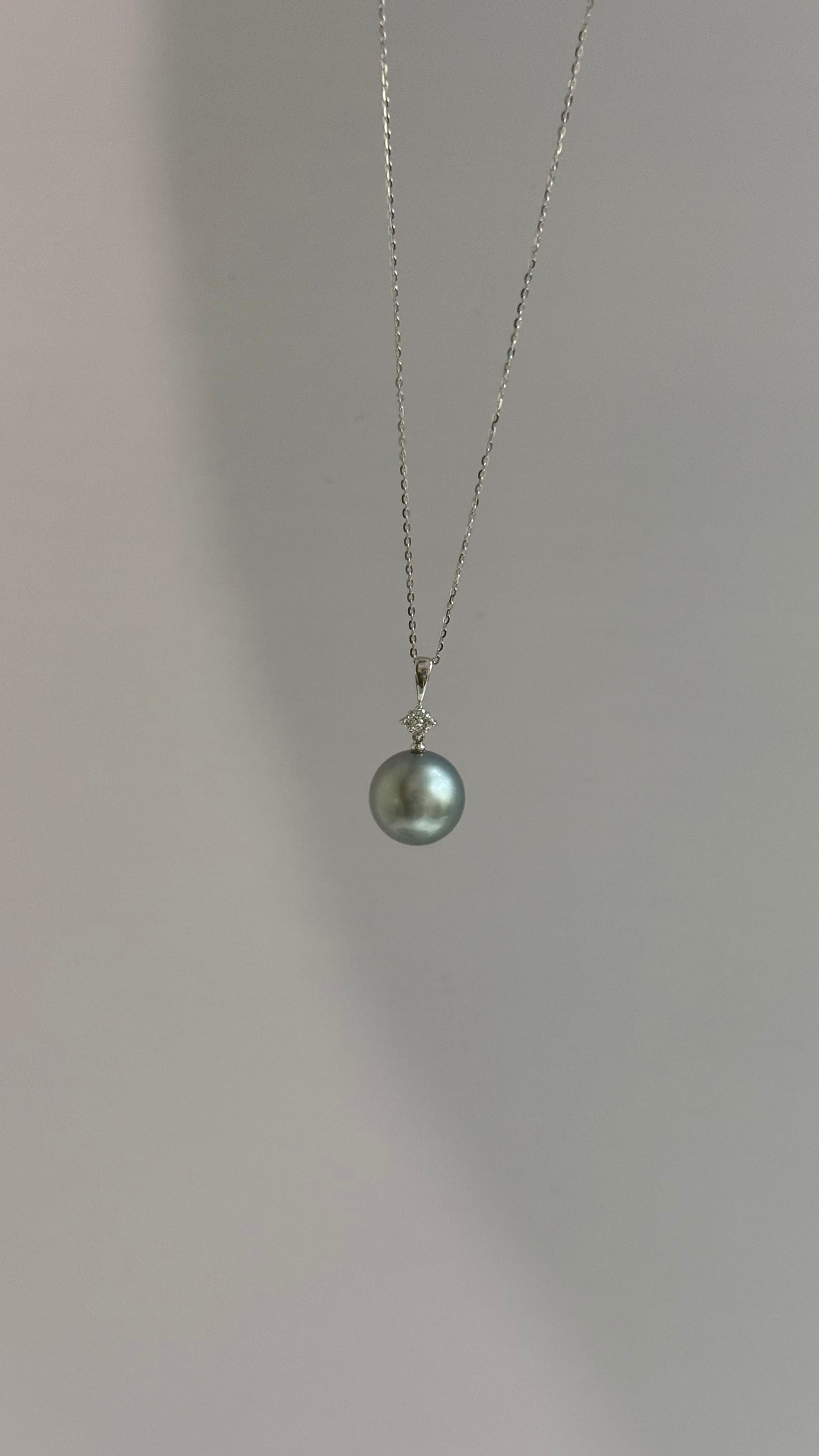 海洋蓝铂金灰11mm吊坠项链D-0.05ct、18kWG