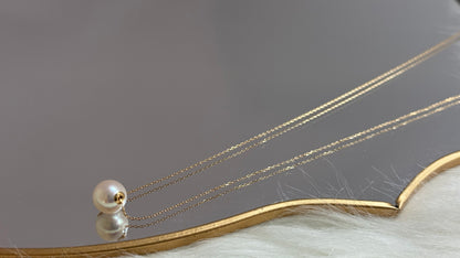 路路通项链.Pearl necklace: Akoya, 8.5-9mm, white base with pink overtones, round shape, very good luster, slightly imperfect. The necklace chain is made of 18K gold.
