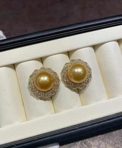 南洋金珠太阳花耳钉12mm、D-1.20ct、K18黄金镶嵌