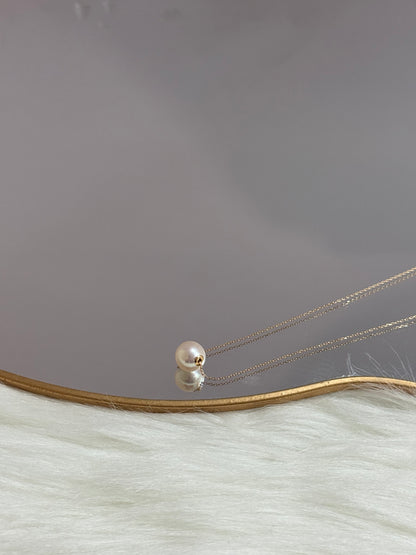路路通项链.Pearl necklace: Akoya, 8.5-9mm, white base with pink overtones, round shape, very good luster, slightly imperfect. The necklace chain is made of 18K gold.