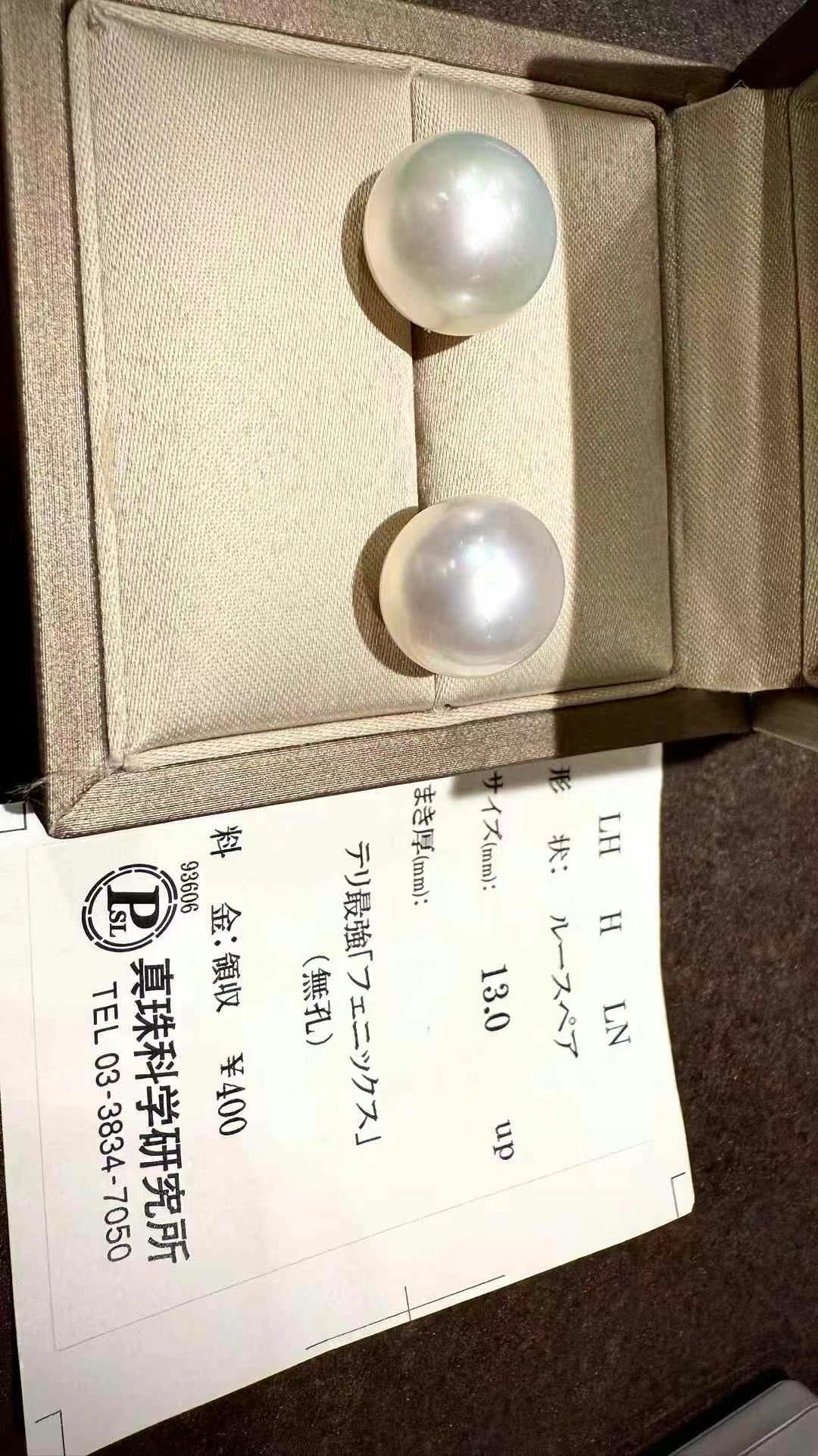 澳白面包形状耳钉13mm.Australian White Pearl Bread Shape, 13mm, Phoenix Mini Card. Blue base with pink overtone, extremely bright luster, minor flaws.