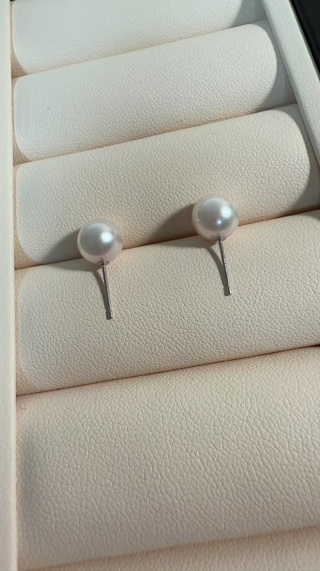 Akoya Cultured Pearl Stud Earrings in PT900 耳钉8-8.5mm